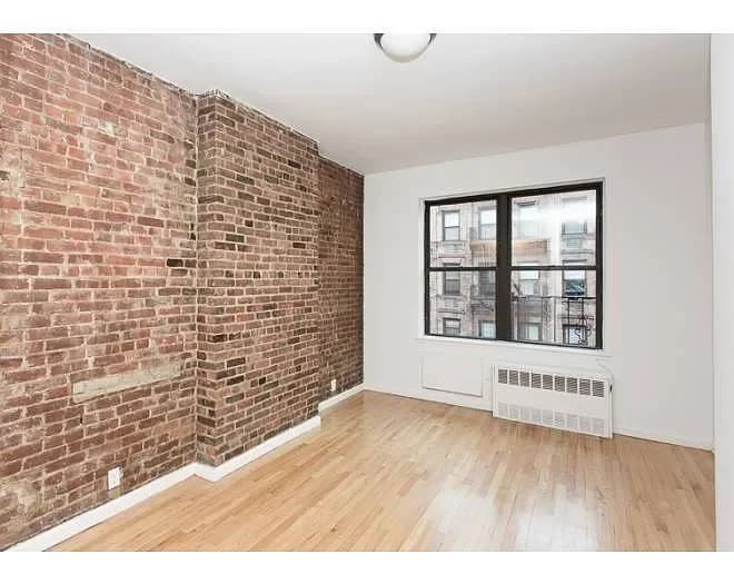 206 E 25 St #1FW, Manhattan, NY 10010 apartment_living_room 1