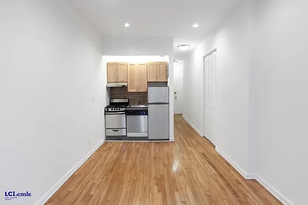 204 East 25 Street #3R, Manhattan, NY 10010 apartment_kitchen 1