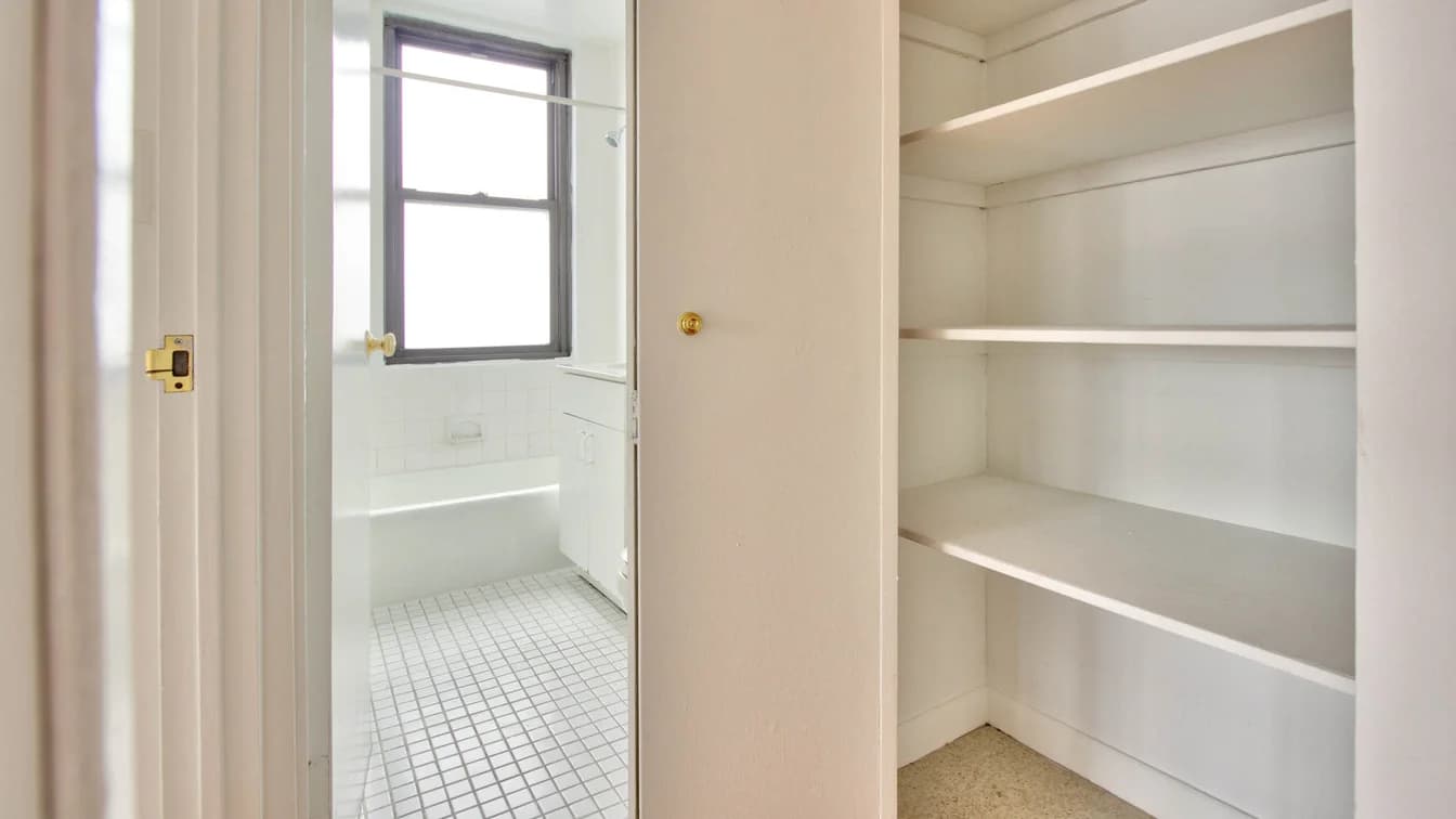 Parc East Apartments 240 East 27 Street #26K, Manhattan, NY 10016 apartment_walk_in_closet 1