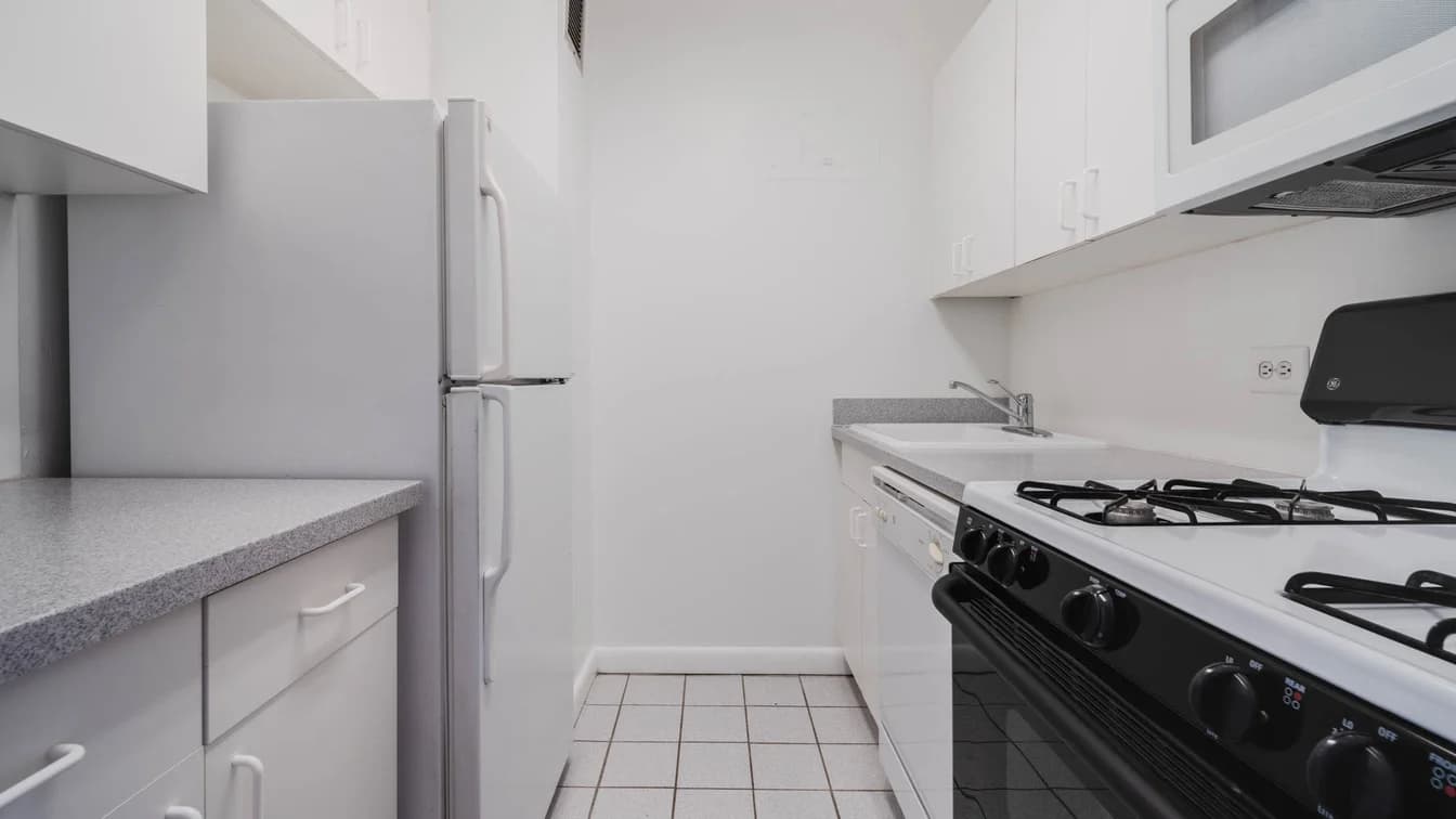 Parc East Apartments 240 East 27 Street #8E, Manhattan, NY 10016 apartment_kitchen 1