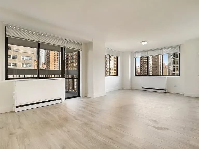 200 E 33 St #10E, Manhattan, NY 10016 apartment_living_room 1