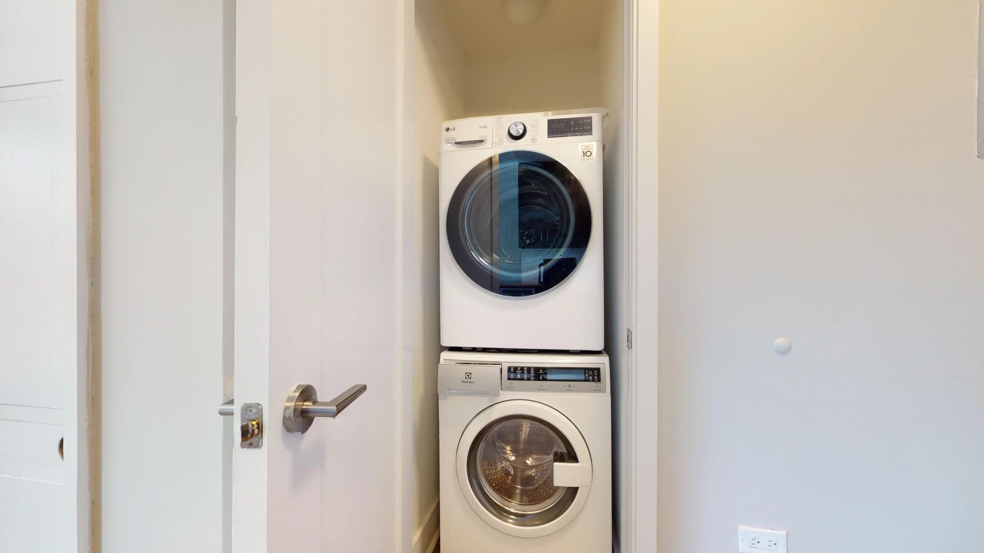 237 East 34 Street #1502, Manhattan, NY 10016 apartment_washer_dryer 1