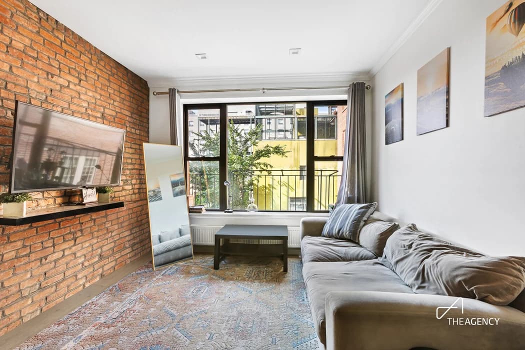 306 East 15 Street #4R, Manhattan, NY 10003 apartment_living_room 1