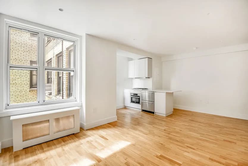 301 East 21 Street #15N, Manhattan, NY 10010 apartment_living_room 1