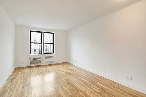 315 East 21 Street #3-D, Manhattan, NY 10010 apartment_living_room 1
