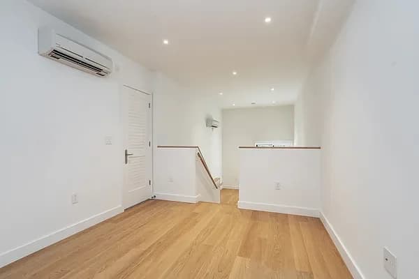 321 East 22 Street #1P, Manhattan, NY 10010 apartment_living_room 1