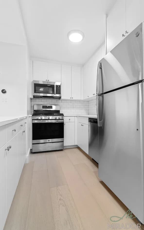 New York Tower 330 East 39 Street #30H, Manhattan, NY 10016 apartment_kitchen 1