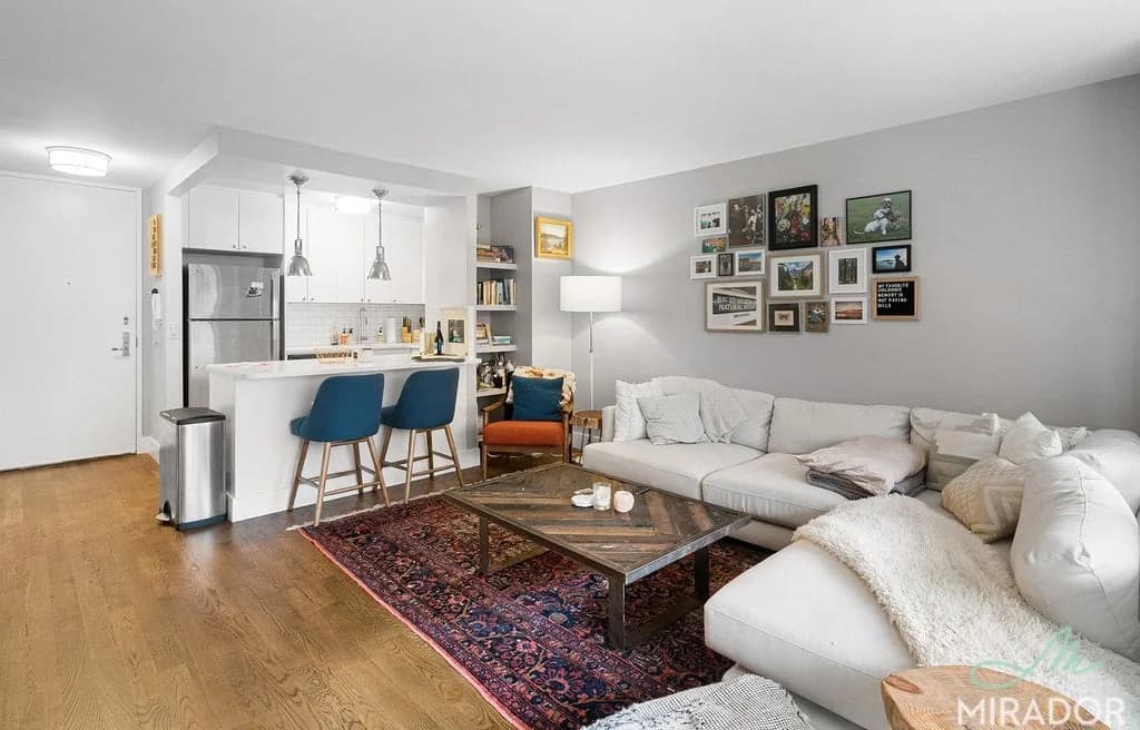 New York Tower 332 East 39 Street #31F, Manhattan, NY 10016 apartment_living_room 1