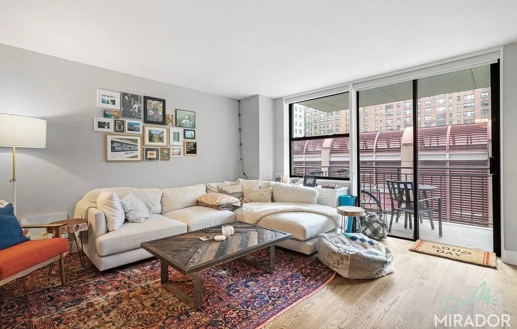New York Tower 330 East 39 Street #31F, Manhattan, NY 10016 apartment_living_room 1