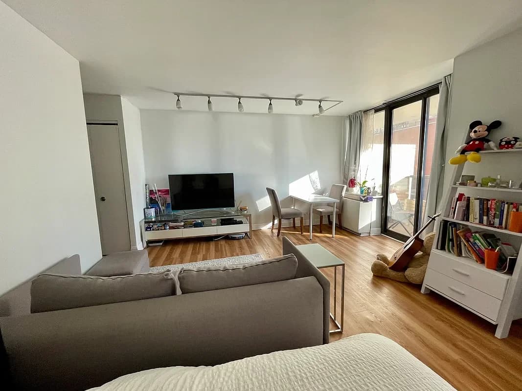 311 East 38 Street #8-C, Manhattan, NY 10016 apartment_living_room 1