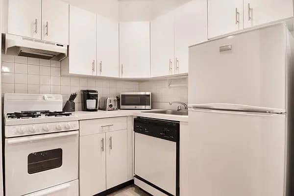150 West 58 Street #3C, Manhattan, NY 10019 apartment_kitchen 1