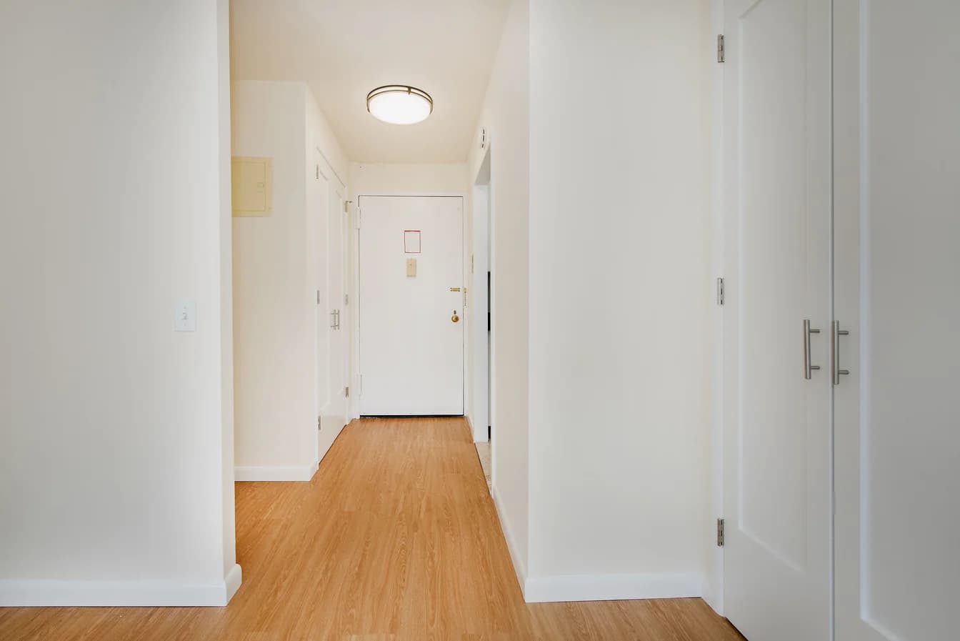211 W 56 St #F29, Manhattan, NY 10019 - Image 1