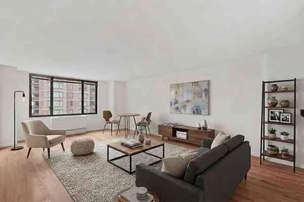 211 West 56 Street #J25, Manhattan, NY 10019