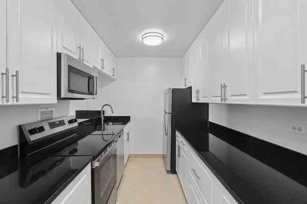 211 West 56 Street #J25, Manhattan, NY 10019