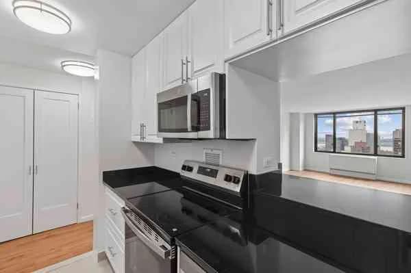 211 West 56 Street #J25, Manhattan, NY 10019