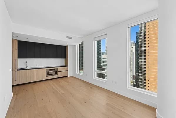 312 W 43 St #25G, Manhattan, NY 10036