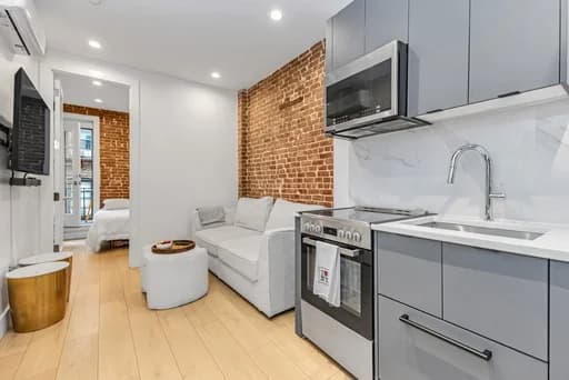 356 West 48 Street #2D, Manhattan, NY 10036