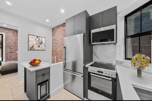 356 West 48 Street #GardenB, Manhattan, NY 10036