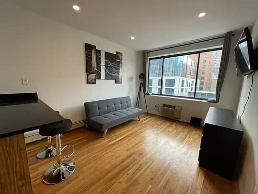 622W 10 Avenue #6C, Manhattan, NY 10036