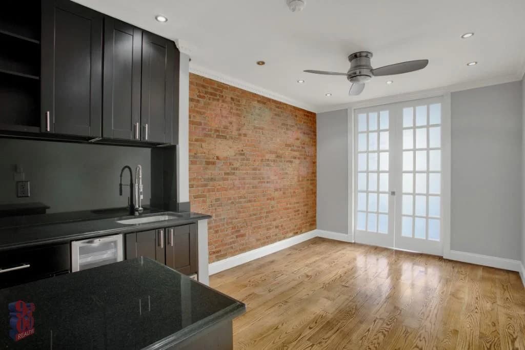 438 West 52 Street #6C, Manhattan, NY 10019 apartment_living_room 1