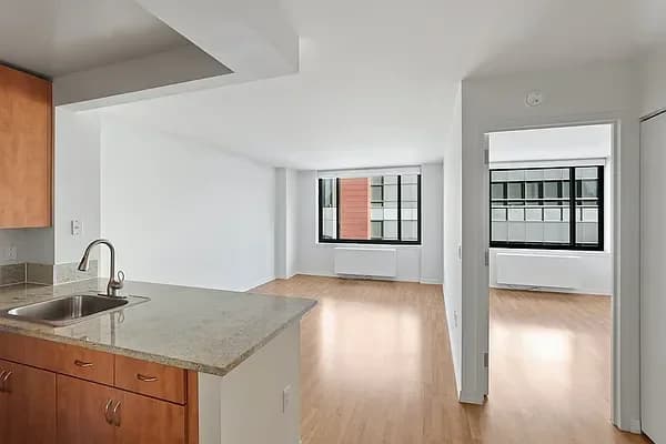 400 W 55 St #3F, Manhattan, NY 10019