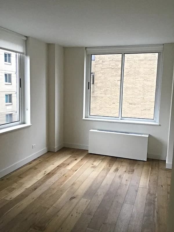 Riverbank 560 West 43 Street #05C, Manhattan, NY 10036 apartment_living_room 1