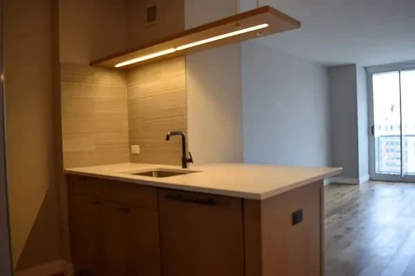 560 West 43 Street #34B, Manhattan, NY 10036