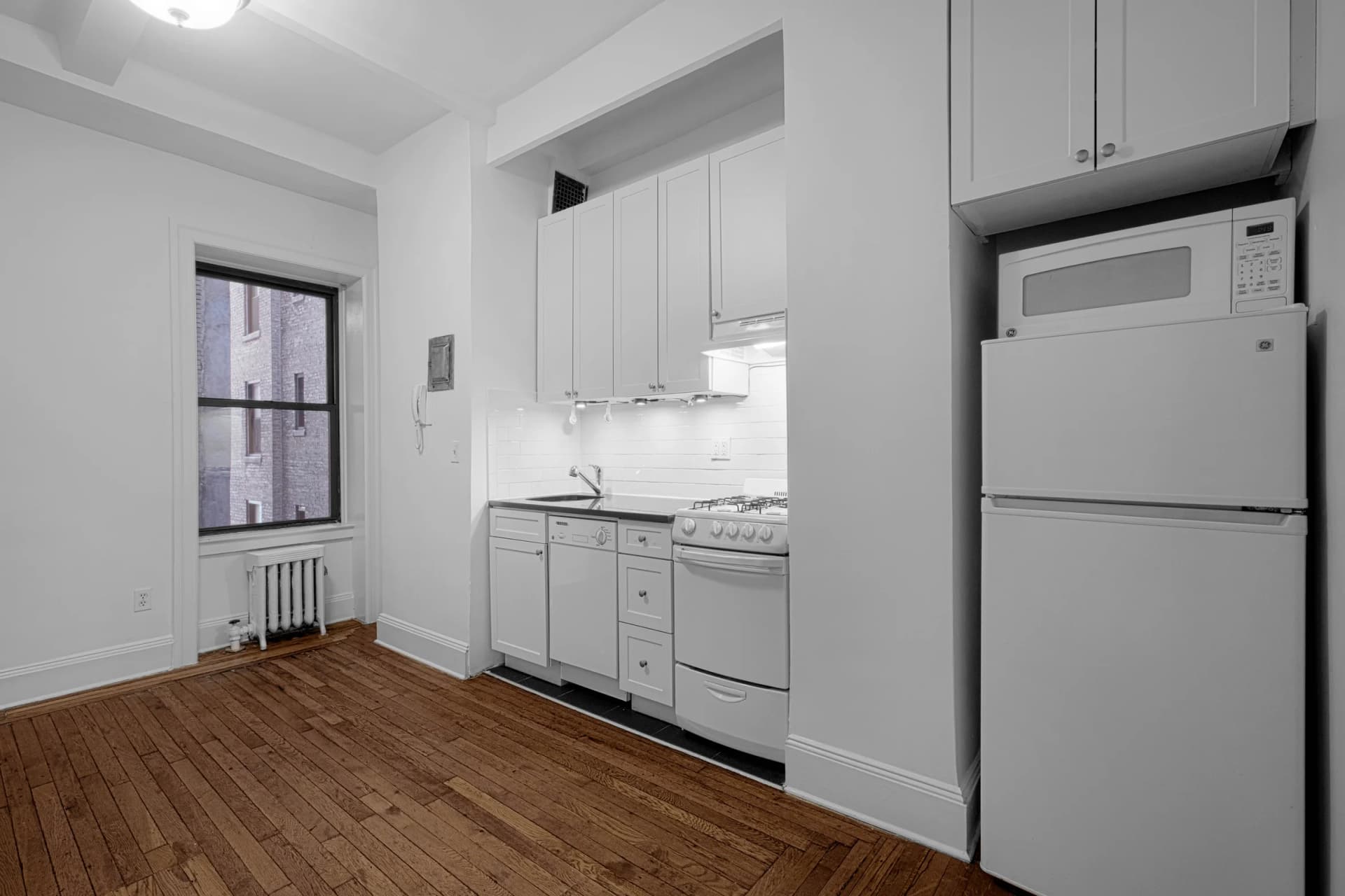 19 West 69 Street #203, Manhattan, NY 10023 - Image 1