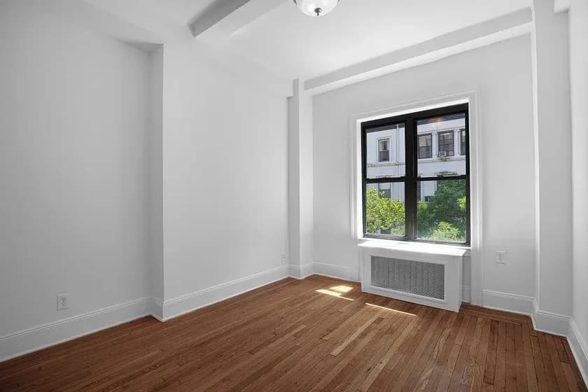 19 West 69 Street #403, Manhattan, NY 10023 apartment_living_room 1