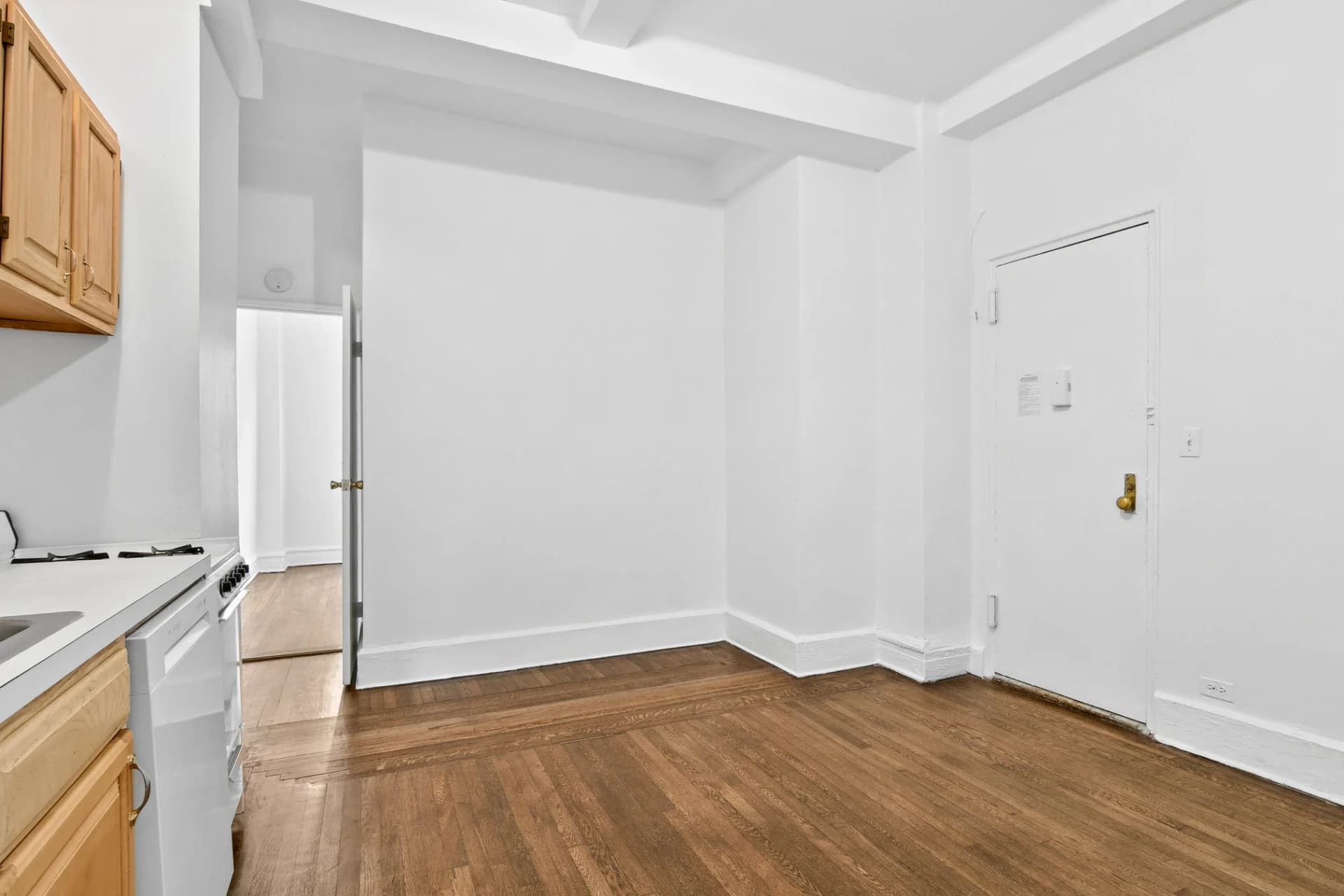 19 West 69 Street #603, Manhattan, NY 10023 apartment_kitchen 1