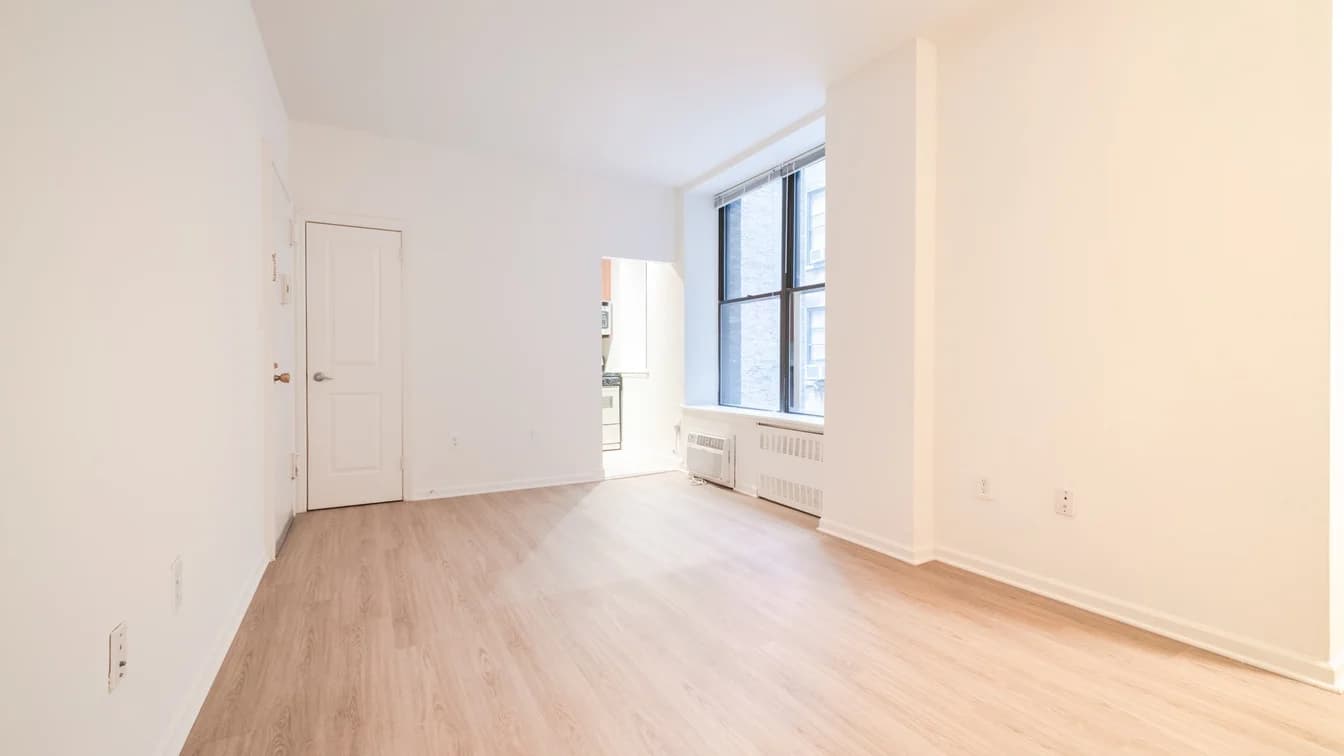 50 West 77 Street #08F, Manhattan, NY 10023 apartment_living_room 1
