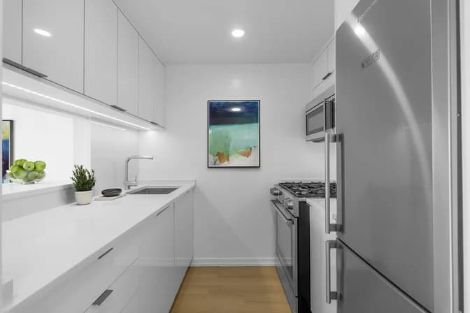 124 West 60 Street #32J, Manhattan, NY 10023