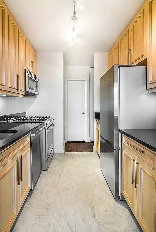 167 Amsterdam Avenue #43B, Manhattan, NY 10023 apartment_kitchen 1