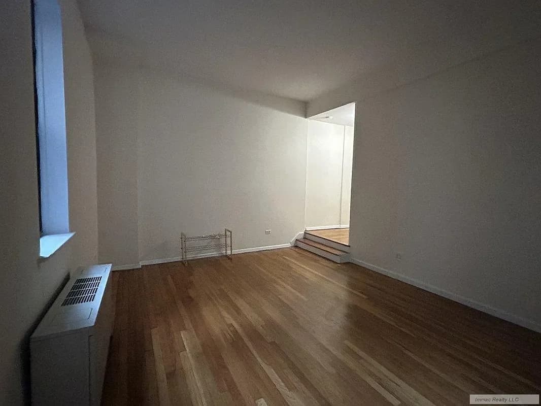 143 West 69 Street #2D, Manhattan, NY 10023 apartment_living_room 1