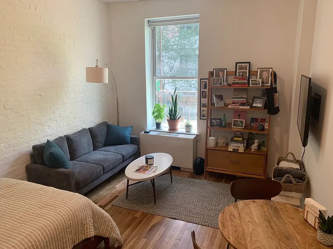 143 West 69 Street #4A, Manhattan, NY 10023 apartment_living_room 1
