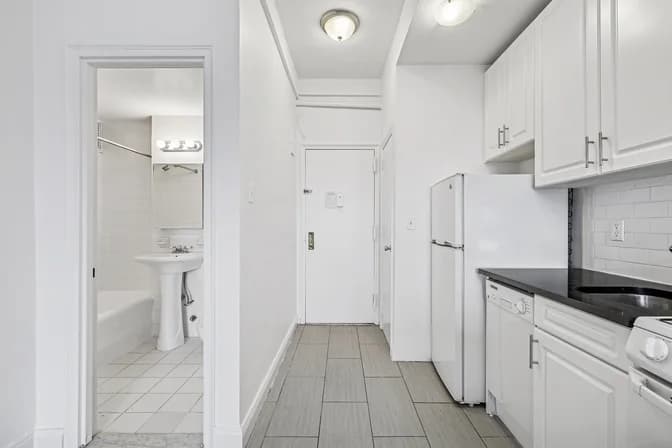 160 West 71 Street #15J, Manhattan, NY 10023