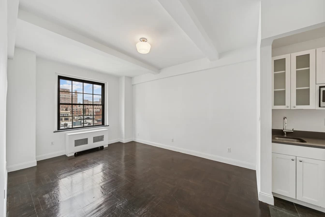 160 West 71 Street #8K, Manhattan, NY 10023 apartment_living_room 1