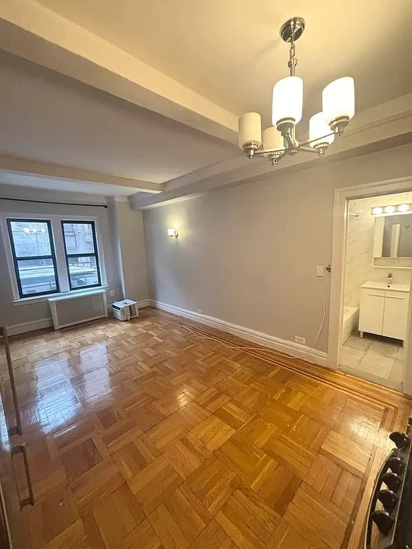 133 West 71 Street #2A, Manhattan, NY 10023 apartment_living_room 1