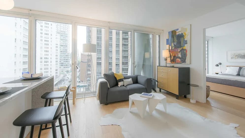 170 Amsterdam Avenue #11G, Manhattan, NY 10023 apartment_living_room 1