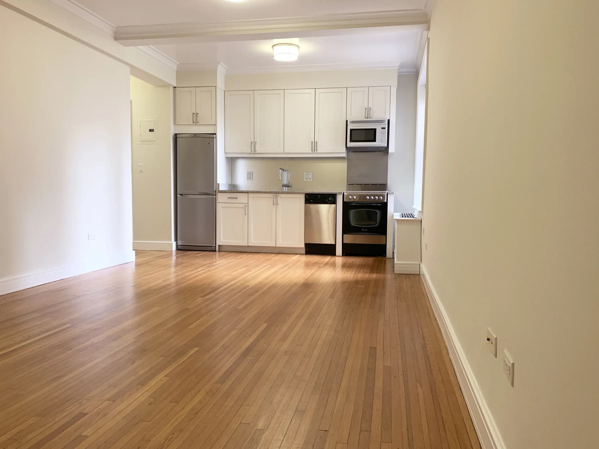 210 West 70 Street #0815, Manhattan, NY 10023 apartment_kitchen 1