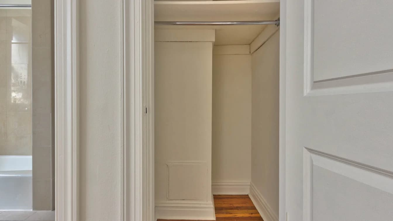 228 West 71 Street #09B, Manhattan, NY 10023 apartment_closet 1