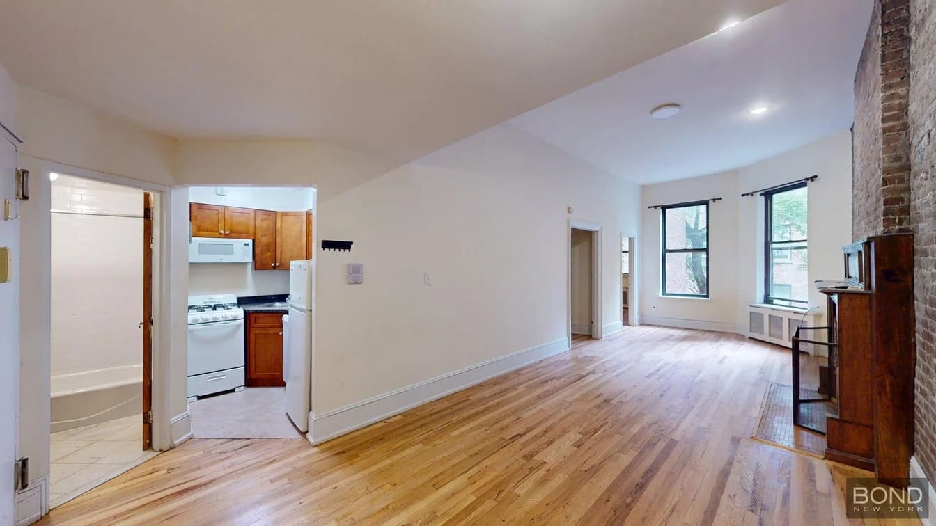 308 West 73 Street #1B, Manhattan, NY 10023 apartment_living_room 1