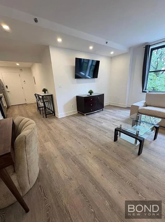 45 West 81 Street #6I, Manhattan, NY 10024 apartment_living_room 1