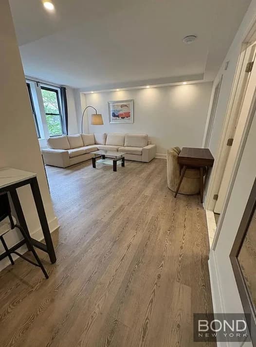 45 West 81 Street #6I, Manhattan, NY 10024 apartment_living_room 1