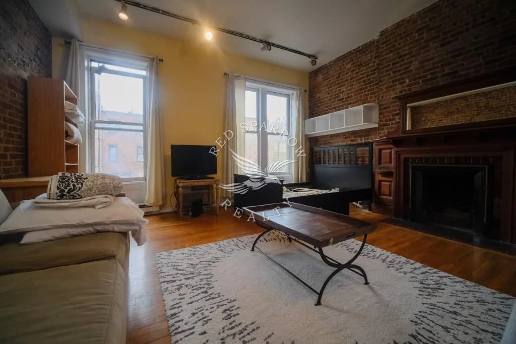67 West 83 Street #3R, Manhattan, NY 10024 apartment_living_room 1