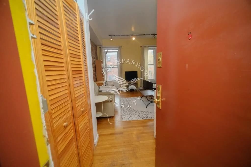 67 West 83 Street #3R, Manhattan, NY 10024 apartment_living_room 1