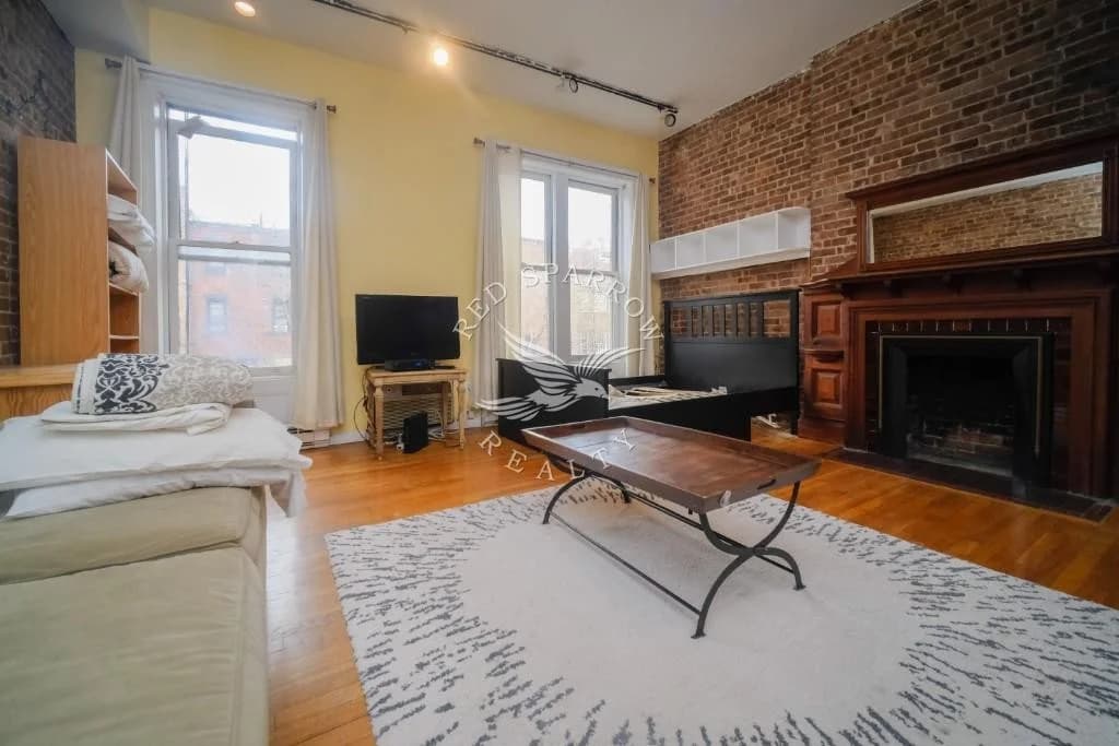 67 West 83 Street #3R, Manhattan, NY 10024 apartment_living_room 1