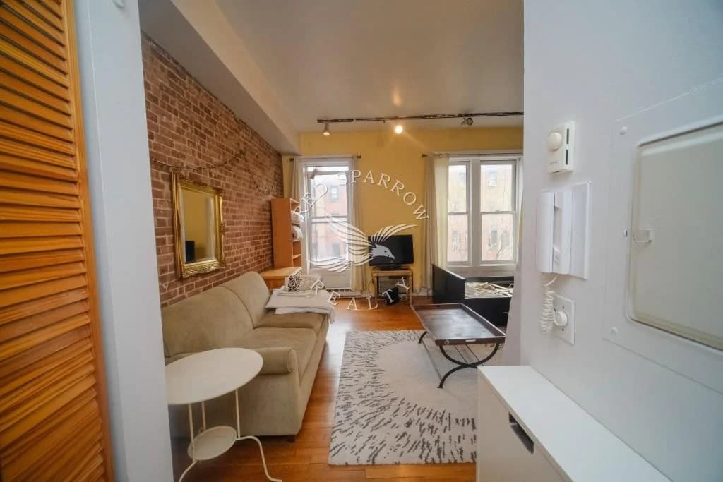 67 West 83 Street #3R, Manhattan, NY 10024 apartment_living_room 1