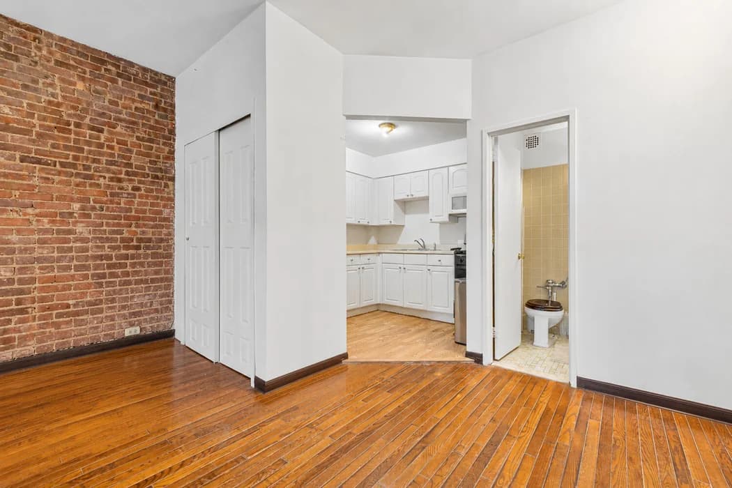 46 West 87 Street #4B, Manhattan, NY 10024 apartment_living_room 1