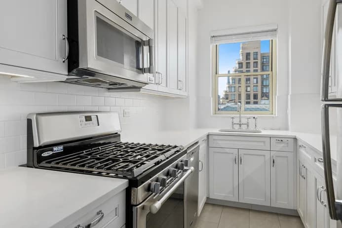 295 Central Park West #18D, Manhattan, NY 10024